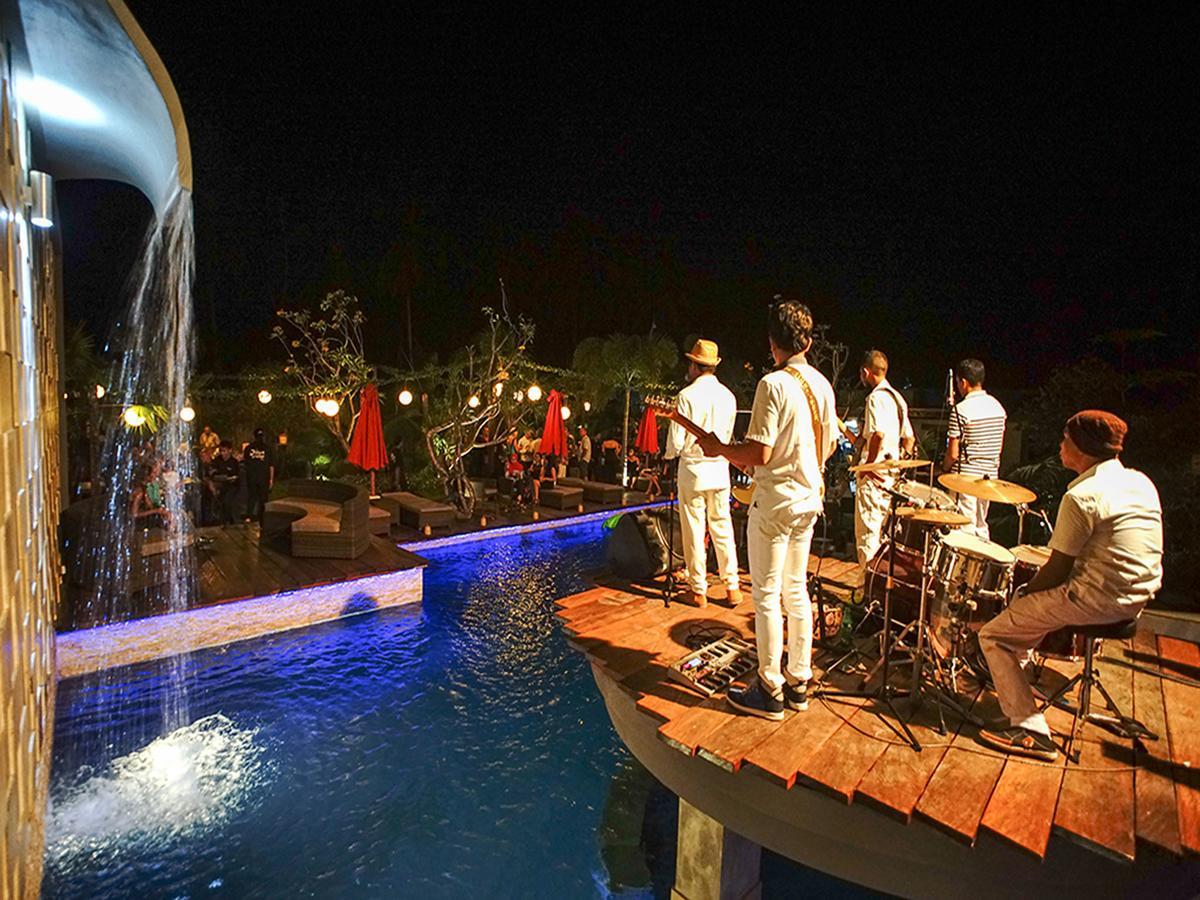 Pipe Dream Villas Resort Kuta  Buitenkant foto